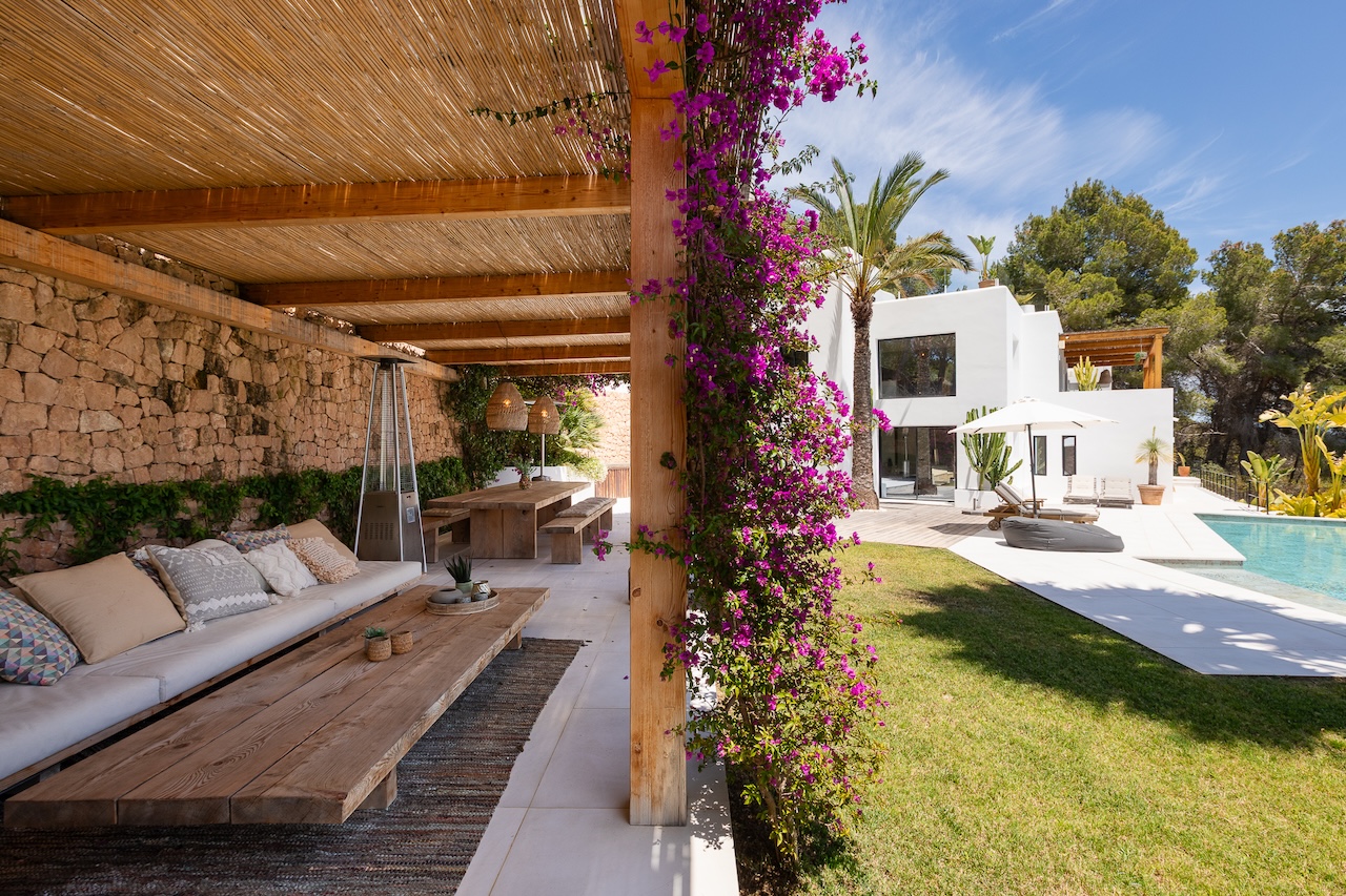 Resa Estates Ibiza for sale villa sea views koop pool and lounge.jpg
